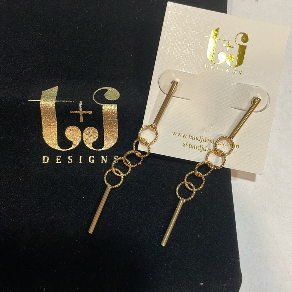 3/$25🛍️ T&J Designs dangling small loops and post earrings, 18k gold plated